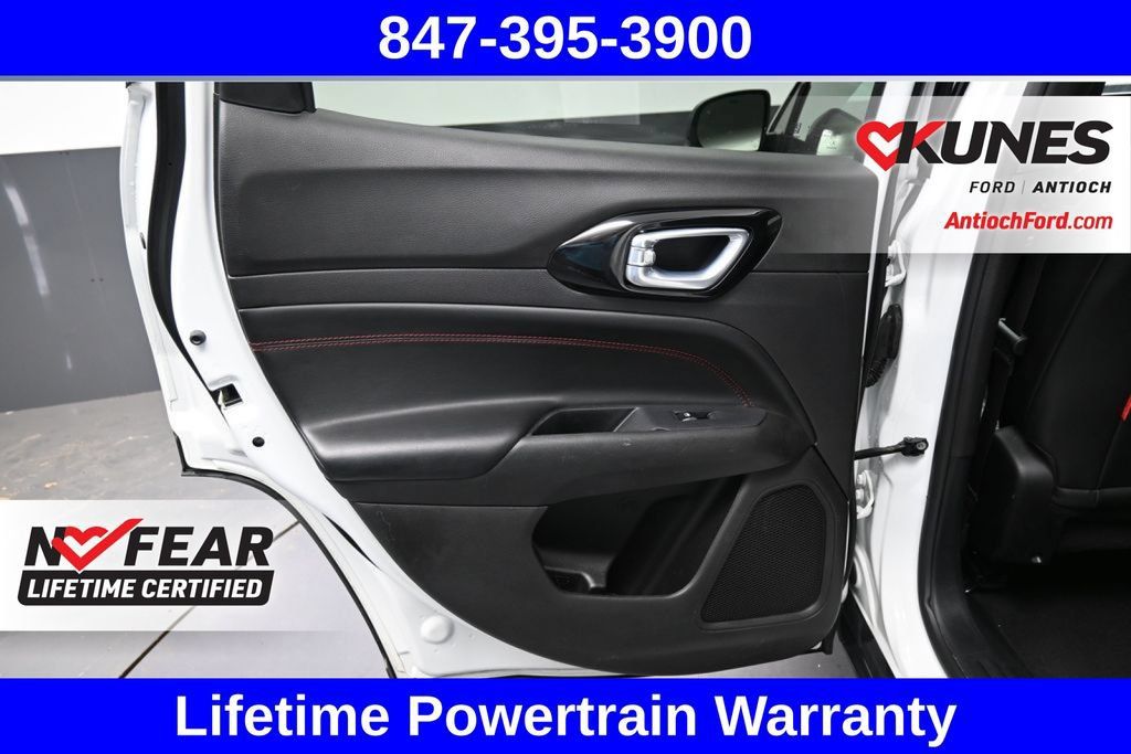 Used 2025 Jeep Compass Trailhawk AWD/4WD image 25