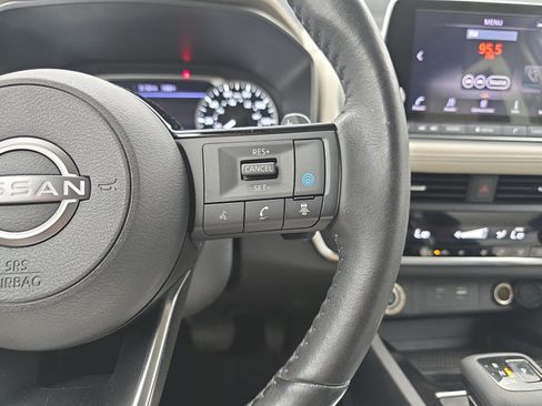 Used 2023 Nissan Rogue SV w/ SV Premium B Package FWD image 15