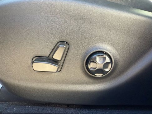 Used 2021 Jeep Cherokee Limited image 11