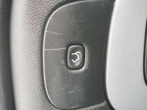 Used 2016 Jeep Cherokee Overland w/ Technology Group image 17