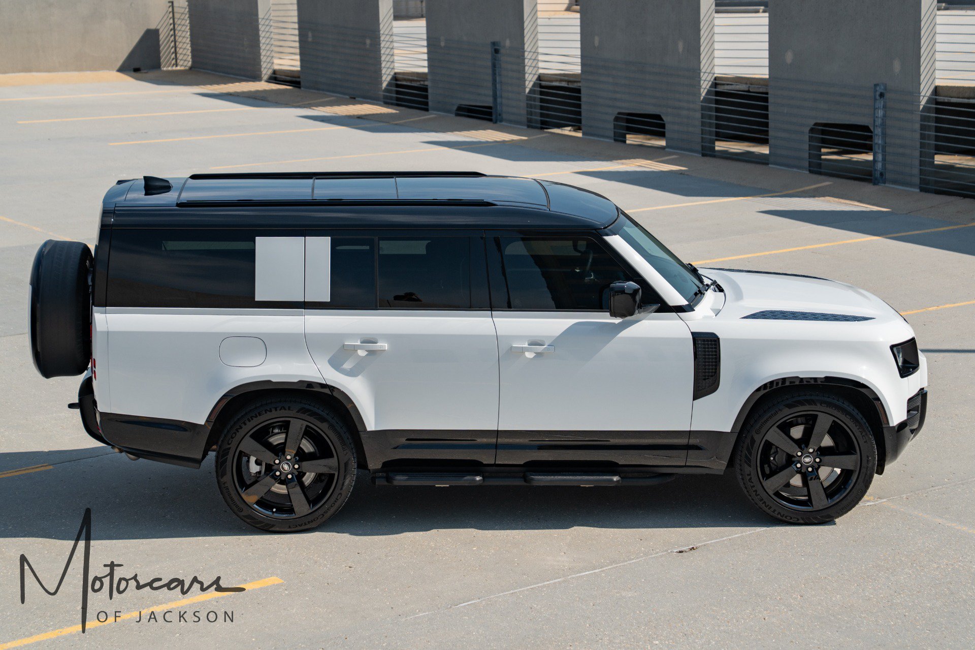 Used 2025 Land Rover Defender 130 X-Dynamic SE AWD/4WD image 23