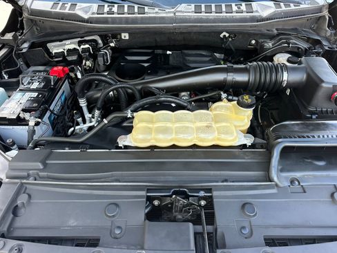 Used 2018 Ford F150 Platinum w/ Equipment Group 701A Luxury image 34