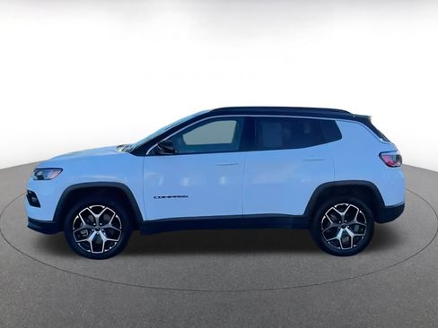 Used 2025 Jeep Compass Limited image 9