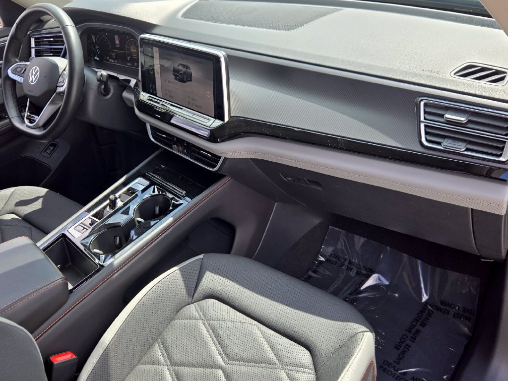 Certified 2025 Volkswagen Atlas Peak Edition SE AWD/4WD image 20