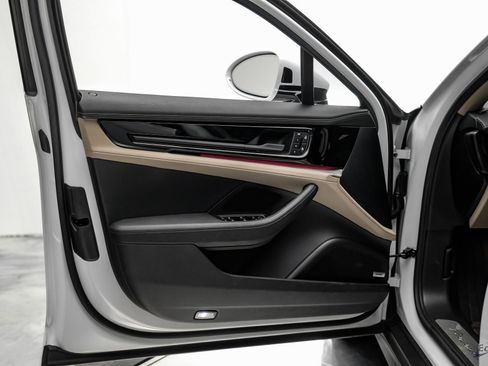 Used 2025 Porsche Panamera w/ Premium Package image 74