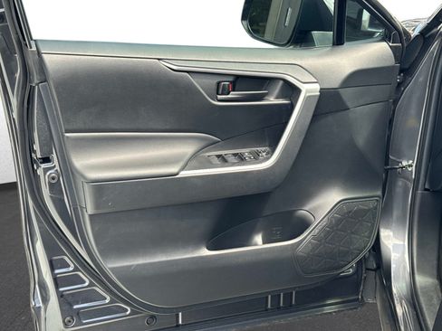 Used 2023 Toyota RAV4 LE AWD/4WD image 18