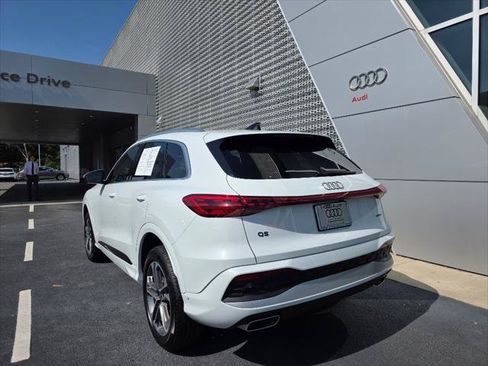 Certified 2025 Audi Q5 Premium w/ 19" Wheel Package AWD/4WD image 10