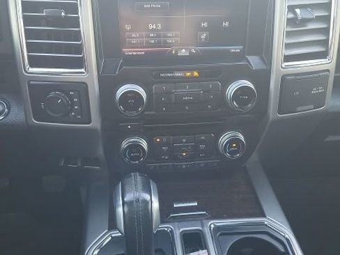 Used 2015 Ford F150 Platinum w/ Equipment Group 701A Luxury image 8