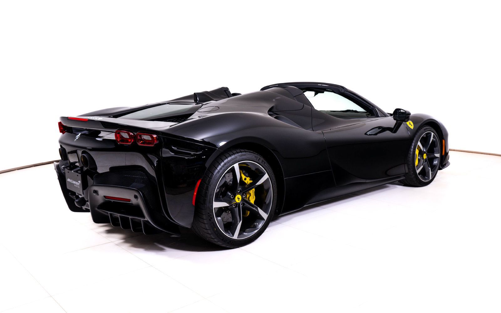Used 2022 Ferrari SF90 Spider AWD/4WD image 7