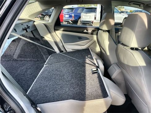 Used 2025 Volkswagen Jetta SE w/ Sunroof Package image 16