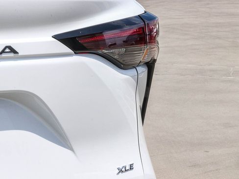 Certified 2025 Toyota Sienna XLE w/ XLE Plus Package FWD image 8