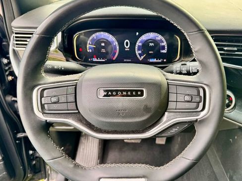Used 2022 Jeep Wagoneer Series I AWD/4WD image 12