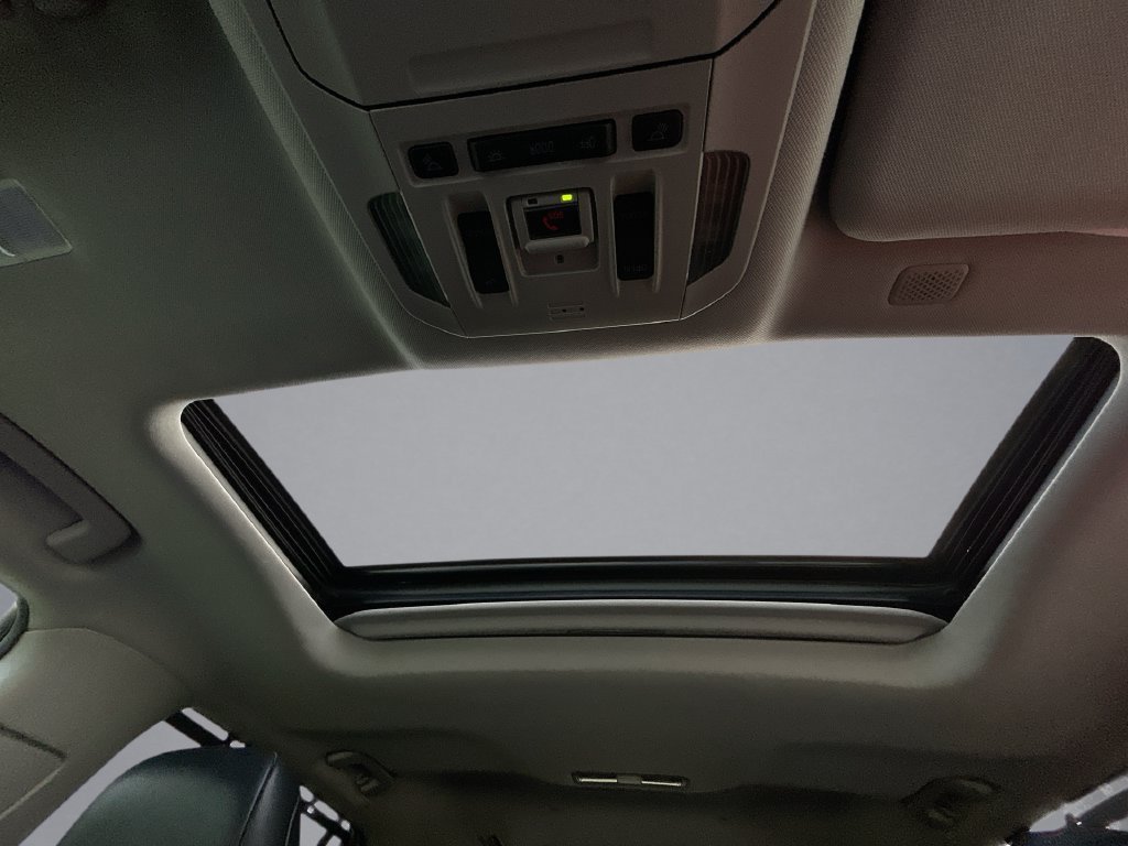 Used 2022 Toyota Highlander XLE FWD image 28