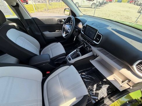 Used 2023 Hyundai Venue SEL FWD image 12