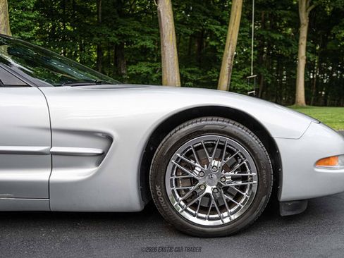 Used 1999 Chevrolet Corvette Coupe w/ Performance Handling Pkg RWD image 11