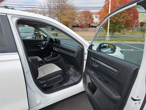 Used 2025 Honda CR-V LX image 27