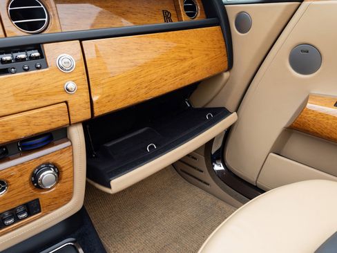 Used 2009 Rolls-Royce Phantom Drophead Coupe image 31