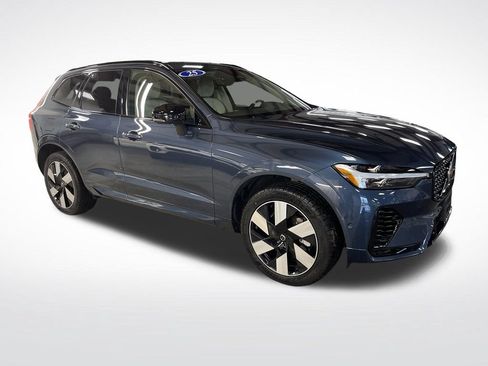 Certified 2025 Volvo XC60 T8 Plus w/ Protection Package Premier AWD/4WD image 8