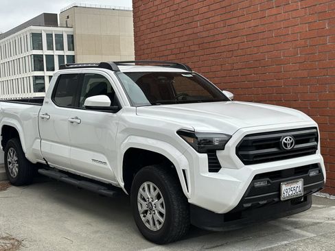 Used 2024 Toyota Tacoma SR5 AWD/4WD image 2