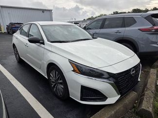 Used 2025 Nissan Altima 2.5 SV FWD video 2