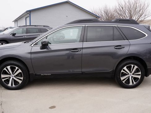 Used 2018 Subaru Outback 3.6R Limited image 3