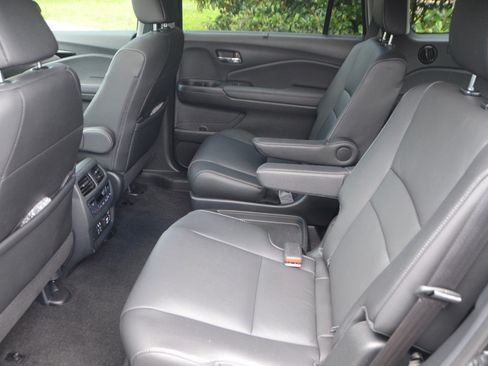 Used 2022 Honda Pilot Touring image 16