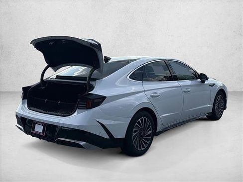 Certified 2025 Hyundai Sonata Limited FWD image 2