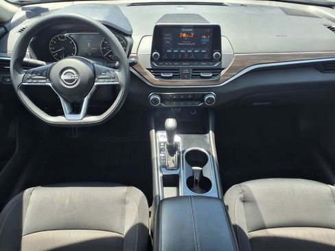 Used 2024 Nissan Altima 2.5 SV FWD image 16