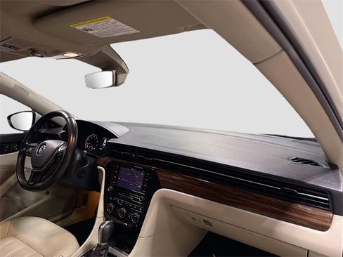 Used 2020 Volkswagen Passat 2.0T SEL image 34