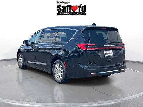 Used 2024 Chrysler Pacifica Touring-L FWD image 5