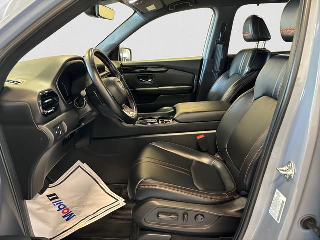 Used 2025 Honda Pilot TrailSport image 10