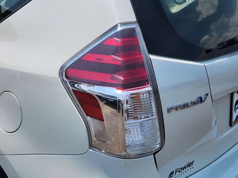 Used 2016 Toyota Prius V Three FWD image 13