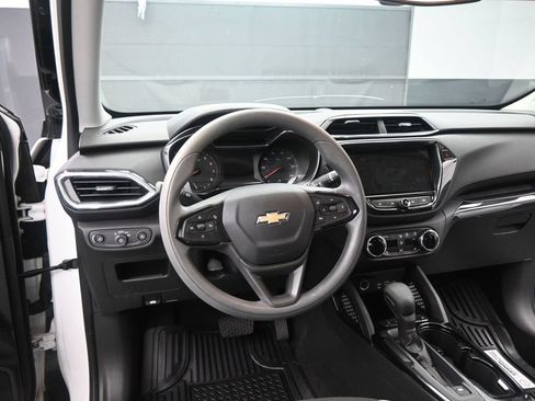 Used 2023 Chevrolet TrailBlazer LT w/ Convenience Package FWD image 16