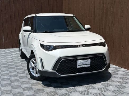 Used 2025 Kia Soul LX w/ LX Technology Package FWD image 8