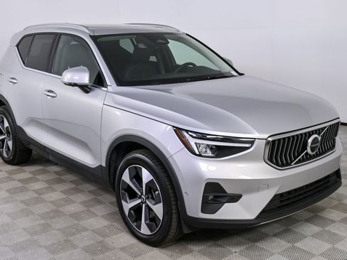 Certified 2025 Volvo XC40 B5 Plus image 24