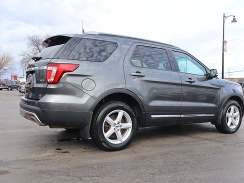 Used 2017 Ford Explorer XLT AWD/4WD image 5