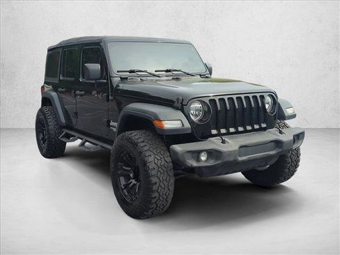 Used 2018 Jeep Wrangler Unlimited Sport S AWD/4WD image 3