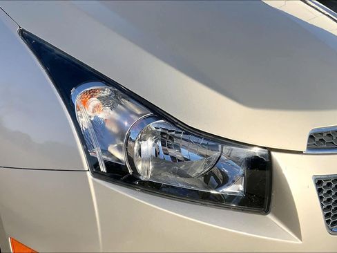 Used 2014 Chevrolet Cruze LS image 28