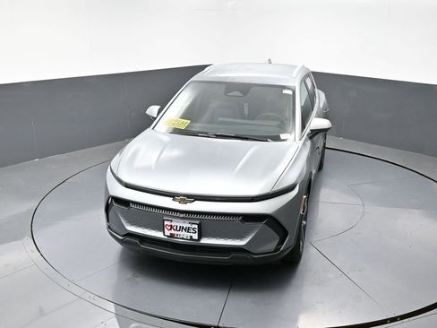 New 2026 Chevrolet Equinox EV LT image 34