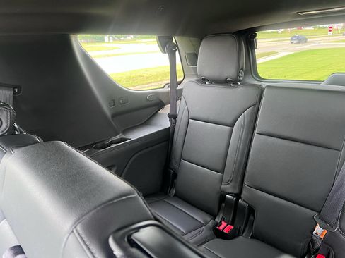 Used 2024 Chevrolet Tahoe LT w/ Luxury Package RWD image 18