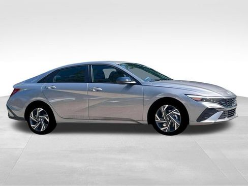 New 2025 Hyundai Elantra Sport image 10