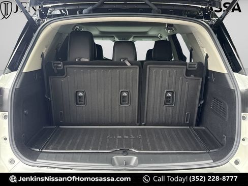 Used 2023 Nissan Pathfinder Platinum w/ Black Appearance Package FWD image 21