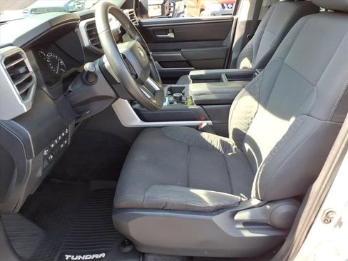 Used 2022 Toyota Tundra SR5 w/ SR5 Convenience Package AWD/4WD image 15