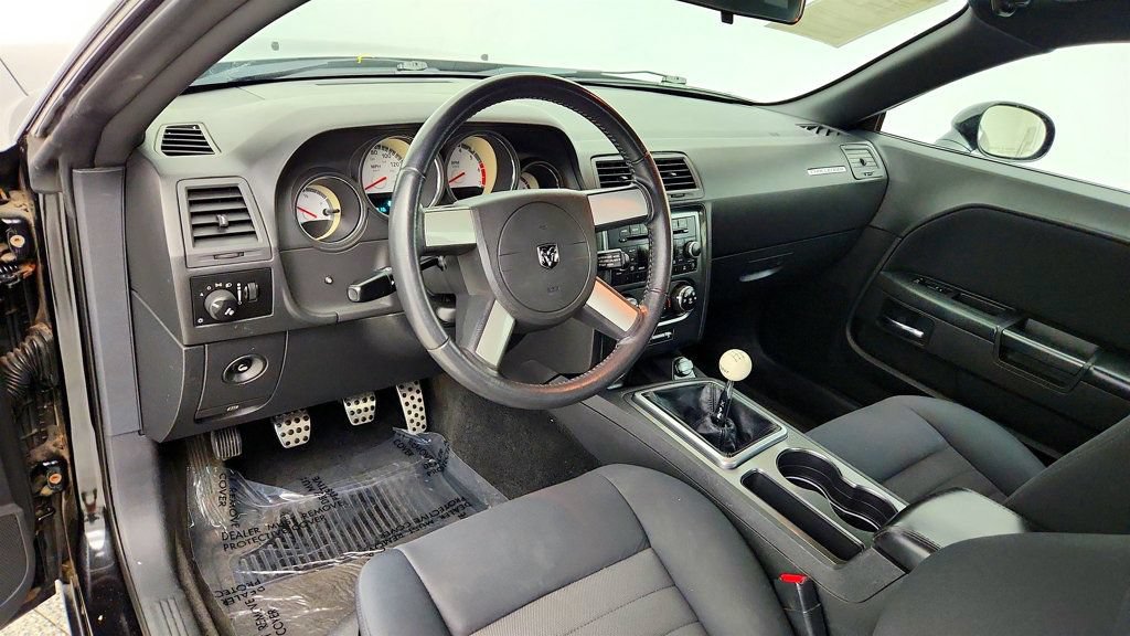 Used 2010 Dodge Challenger R/T RWD image 11