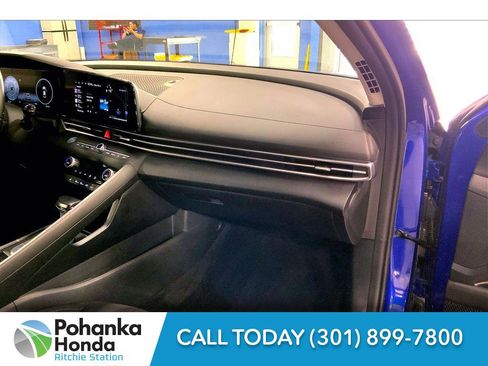 Used 2023 Hyundai Elantra SEL w/ Convenience Package image 17