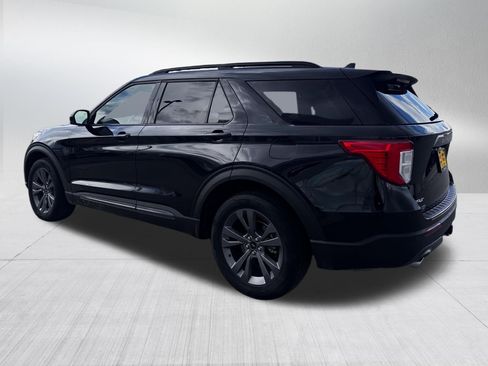 Certified 2022 Ford Explorer XLT w/ Equipment Group 202A AWD/4WD image 5