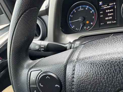 Used 2018 Toyota RAV4 LE image 25