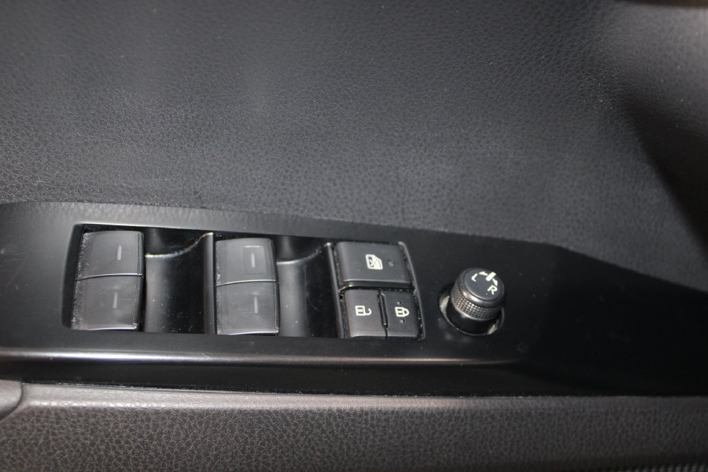 Used 2025 Toyota Camry SE FWD image 40