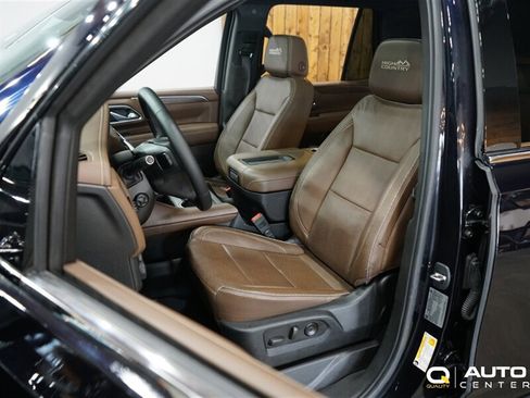 Used 2023 Chevrolet Tahoe High Country AWD/4WD image 12