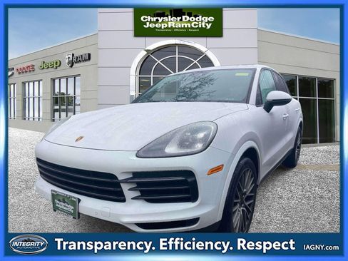 Used 2023 Porsche Cayenne Platinum Edition image 1